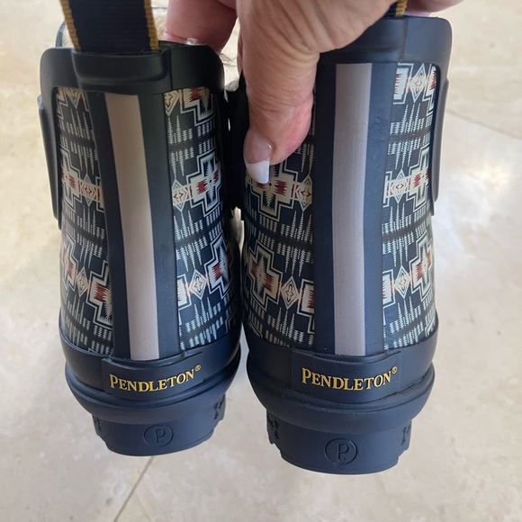 Pendleton New Women's Harding Chelsea Rain Boots - Picture 4 of 6